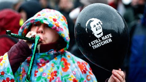 Margaret Thatcher 'death party' in Trafalgar Square draws hundreds ...