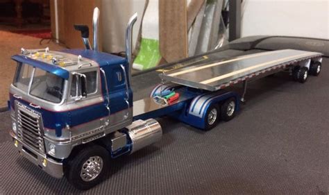 International with flatbed | Model truck kits, Model cars kits, Scale models cars