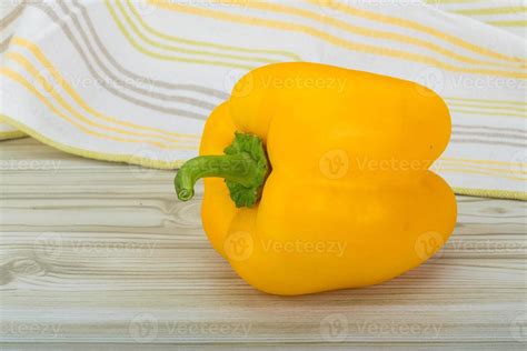 Yellow bell pepper 7842125 Stock Photo at Vecteezy