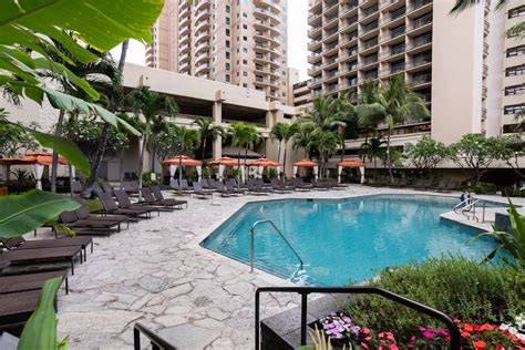 Hilton Hawaiian Village® Waikiki Beach Resort Tapa Pool Cabanas ...