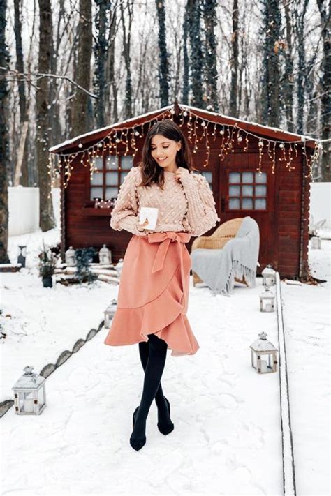 15 Stylish Yet Romantic Valentine’s Day Outfit Ideas | Romantic outfit ...