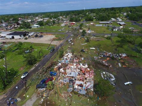 Thunderstorms hit Houston and surrounding area, bring hail and strong winds; tornado hits ...