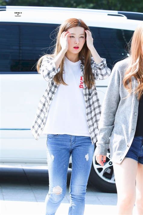 Red Velvet Seulgi Airport Fashion | Red velvet seulgi, Korean fashion ...