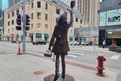 Mary Tyler Moore Statue - WWP