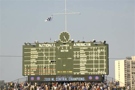 How Long Should You Fly The W Flag After A Cubs Win? - Wrigleyville - Chicago - DNAinfo