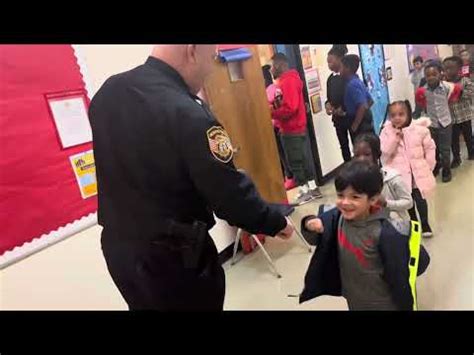 Newberry Elementary School had donuts with Cops today. - YouTube