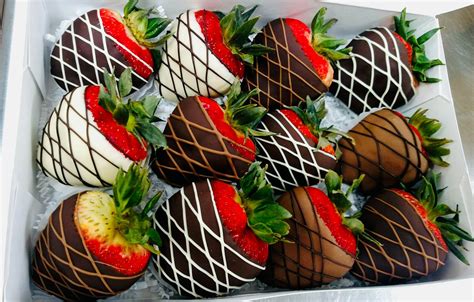 Chocolate Covered Strawberries Dozen Branson Gift Shop | Gourmet Bouquet