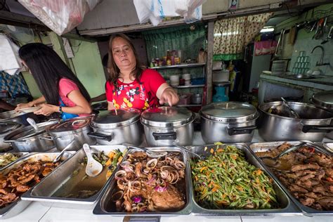 Aling Sosing's Carinderia - Amazing Local Filipino Street Food in Manila!