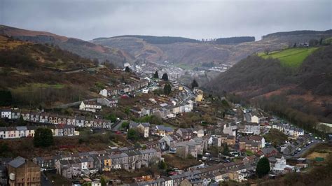 South Wales earthquake: 'Whole houses shake' as 3.8 magnitude tremor hits region - Mirror Online