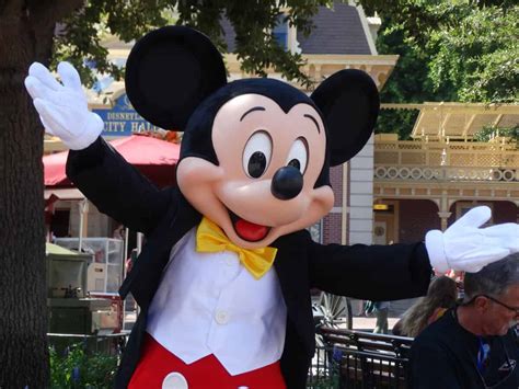 VIDEOS: New look for Mickey Mouse as part of Disneyland's post-Diamond ...