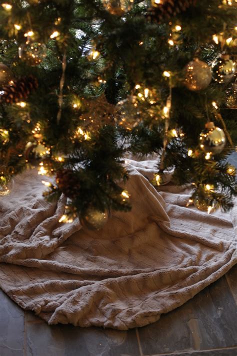 No Sew Christmas Tree Skirt Tutorial