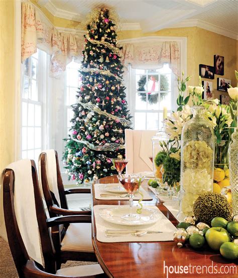 Holiday table decorations create feast for the eye