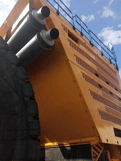 BELAZ 75710 - World's largest Dump Truck | Page 3 | SkyscraperCity Forum