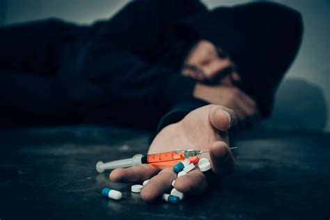 4 Stages of Drug Addiction: from Experimentation to Full Blown Dependency