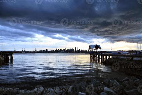 Vancouver Skyline Canada Sunset 5906254 Stock Photo at Vecteezy