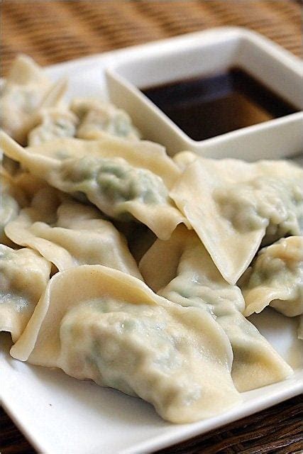 Chinese Jiaozi Recipe (Pork and Chive Dumplings/韭菜饺子) | Easy Delicious Recipes