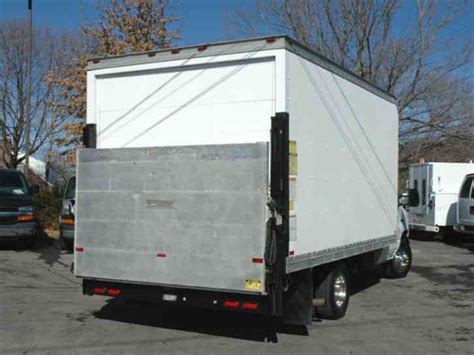 Ford 15 FT BOX TRUCK / LIFT GATE / DIESEL (2005) : Van / Box Trucks