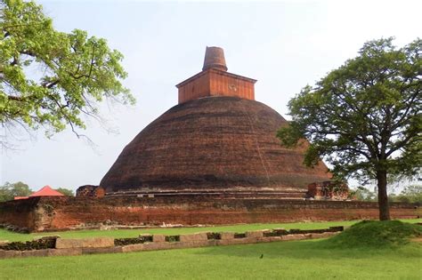 Anuradhapura, Sri Lanka - The Ultimate Travel Guide to History