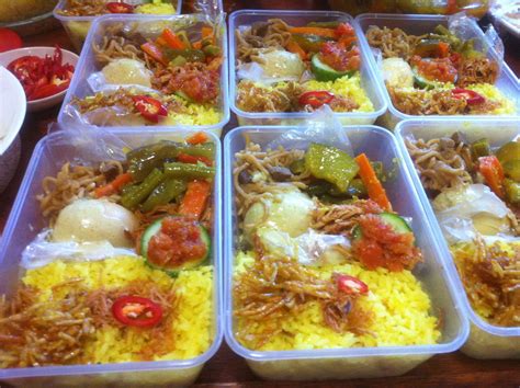 Nasi kuning kotak | Makanan, Makanan dan minuman, Masakan