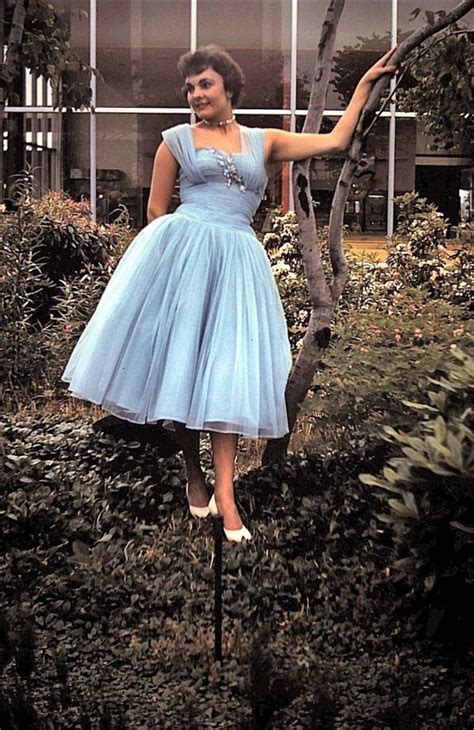 35 Elegant Photos of the ’50s Women in Their Dresses ~ Vintage Everyday