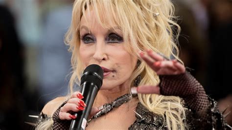 Dolly Parton sings at Dallas Cowboys Thanksgiving game: How to watch