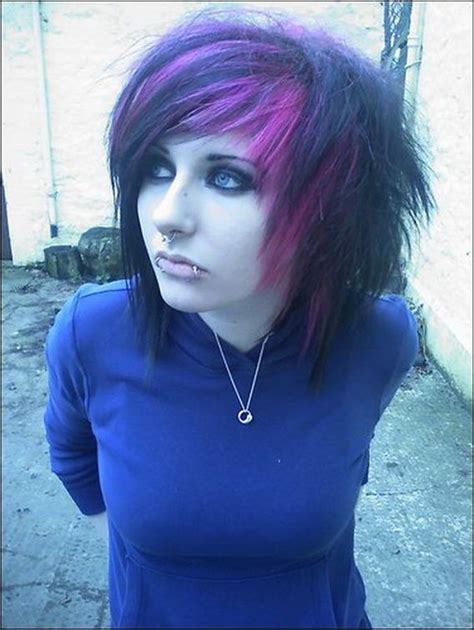 short scene hair | Short Emo Hair For Girls | Short emo hair, Emo hair, Emo haircuts