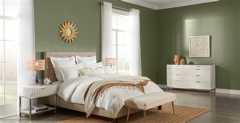 Green Striking Bedroom | Eclectic, Bold & Dramatic Bedroom | Behr