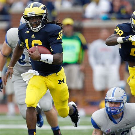 Denard Robinson: Michigan Star Will Succeed in NFL as a Quarterback ...