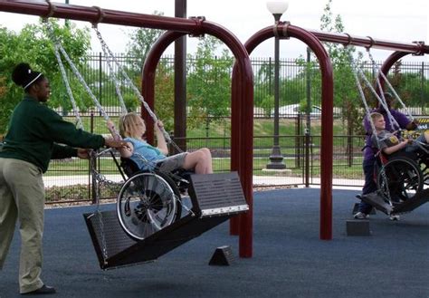 RTH 252: Wheelchair accessible Swings