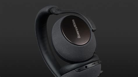 Bowers & Wilkins PX7 Review | headphonecheck.com