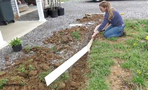 How to Make a Concrete Landscape Curb --In 4 Easy Steps!