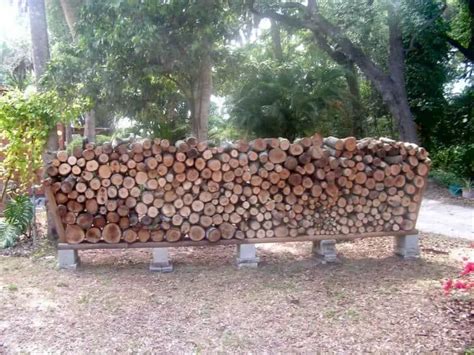 Easy Outdoor DIY Firewood Rack from Cinder Blocks • 1001 Gardens