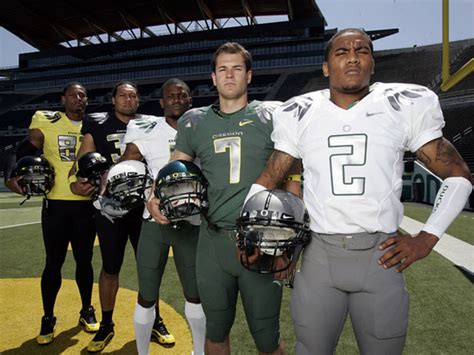 The Awesome History of Oregon Ducks Football Uniforms | Complex