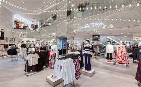 Fashion retailer H&M redefining shopping experience at its offline ...