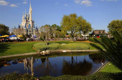 Magic Kingdom - Cinderella Castle (1) | Disney World | Pictures | United States in Global-Geography