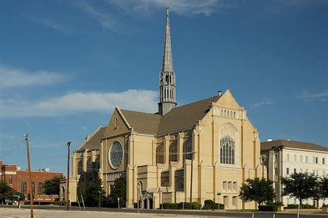 Broadway Baptist Church - Architecture in Fort Worth