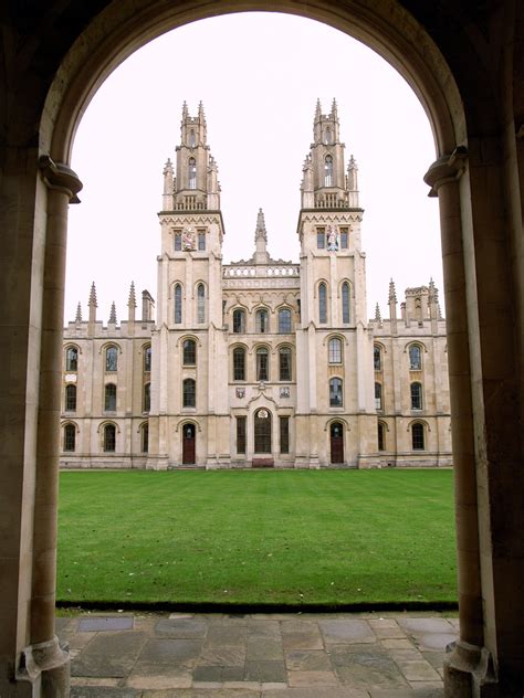 File:Oxford University Colleges-All Souls1.jpg - Wikimedia Commons