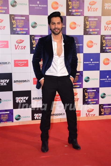 Varun Dhawan grace Zee Cinema Awards 2023 Media