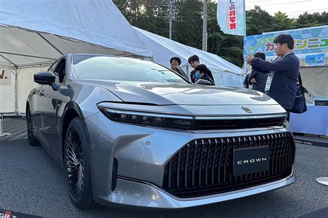 Toyota's next hydrogen car will be a Crown sedan | Automotive News