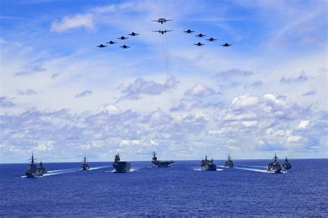 南シナ海で米海軍空母艦隊と、海自、豪海軍が合同演習！中国を牽制