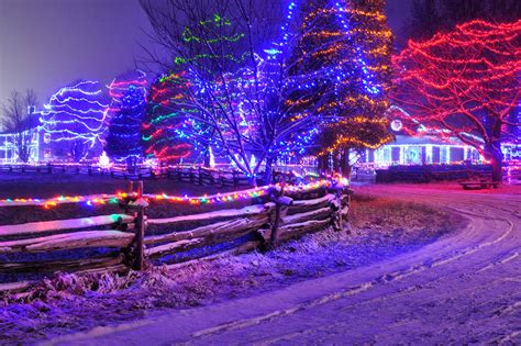 This 1km trail is the most epic holiday light show in Ontario