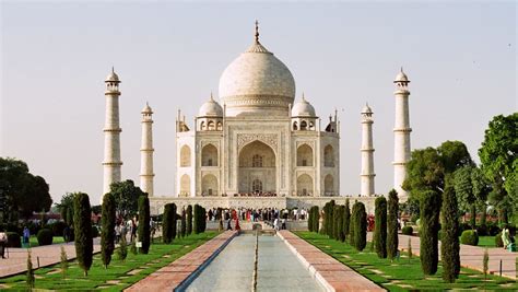 The Official New 7 Wonders of the World - The Taj Mahal - Rayburn Tours