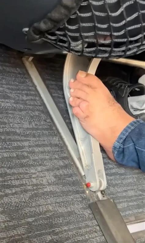 Passengers leaving their feet bare on planes cause outrage – Thuvienpc.com