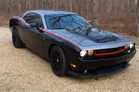 2013 DODGE CHALLENGER CUSTOM COUPE - Front 3/4 - 231854