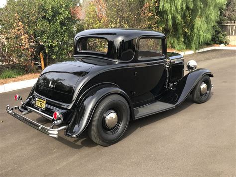 blazing 1932 Ford 3 Window Coupe Deluxe hot rod for sale