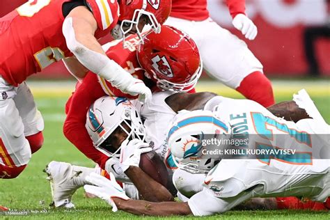 Kansas City Chiefs cornerback L'Jarius Sneed, Miami Dolphins running ...