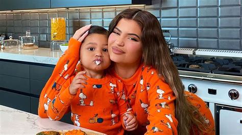 Kylie Jenner Bakes Halloween Cookies With Daughter Stormi In Adorable ...