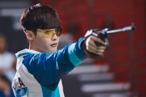 Lee Jong Suk Takes On Olympic Pistol Shooting In “W” | Soompi