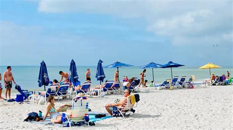 9 Best Beach Chairs With Umbrellas [Reviewed & Tested]