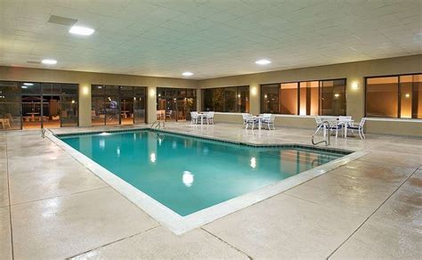 Hampton Inn Evansville Pool Pictures & Reviews - Tripadvisor